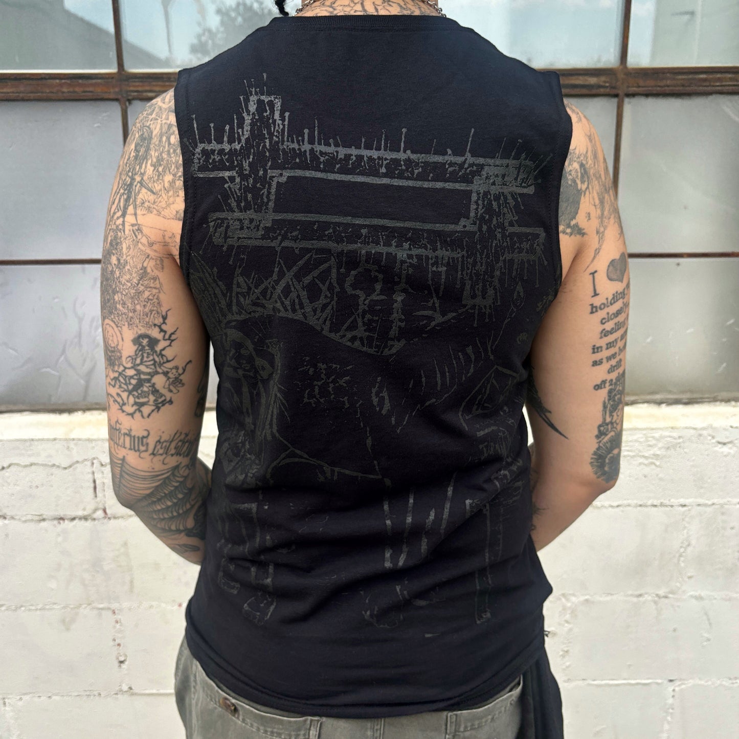 gunmetal / black lyrico muscle tee